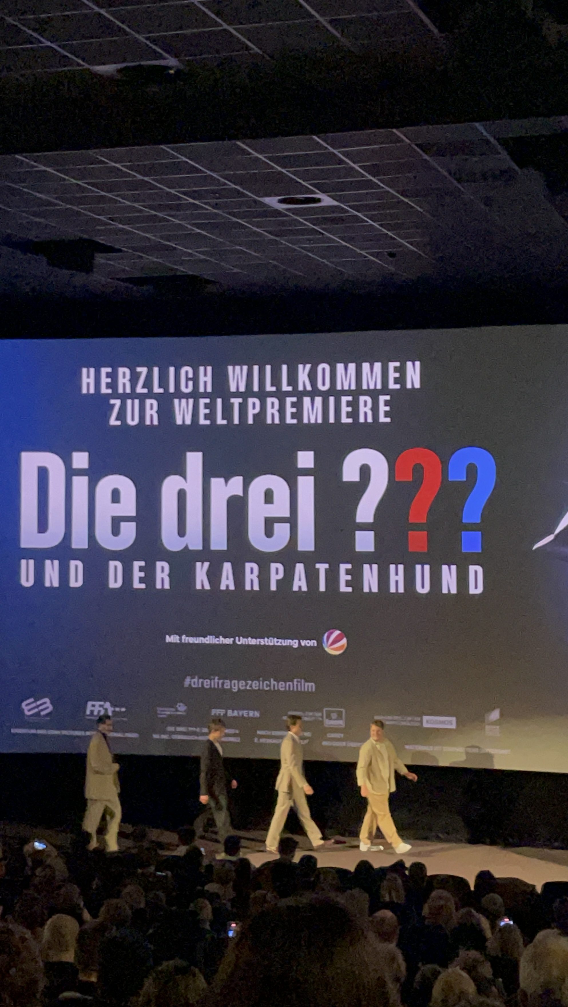 Schnelle Kirschkuchen-Taschen zum Kinofilm „Die drei ??? und der Karpatenhund“